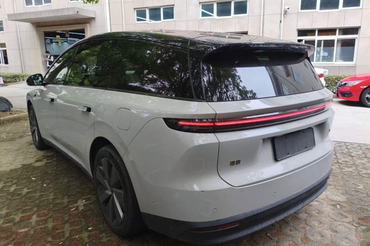 Used Li Auto i8 2025 Model Standard Version Exterior 2