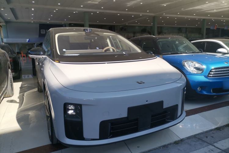 Used Li Auto i8 2025 Model Standard Version Exterior 2