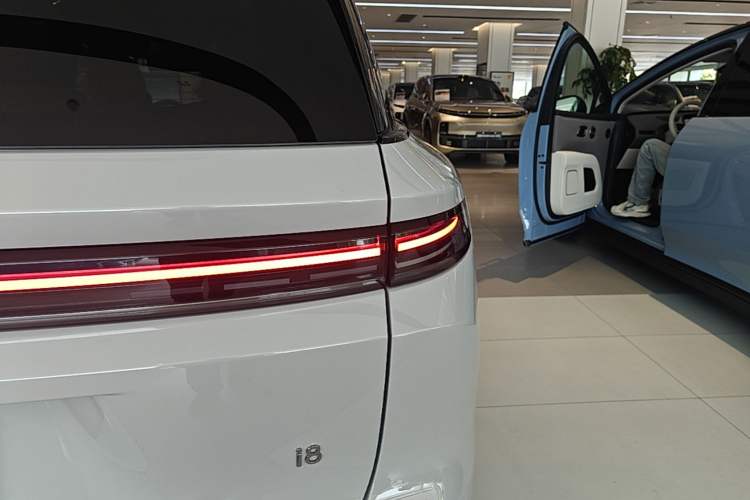 Used Li Auto i8 2025 Model Standard Version Exterior 3