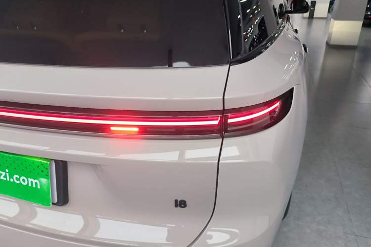 Used Li Auto i8 2025 Model Standard Version Exterior 3