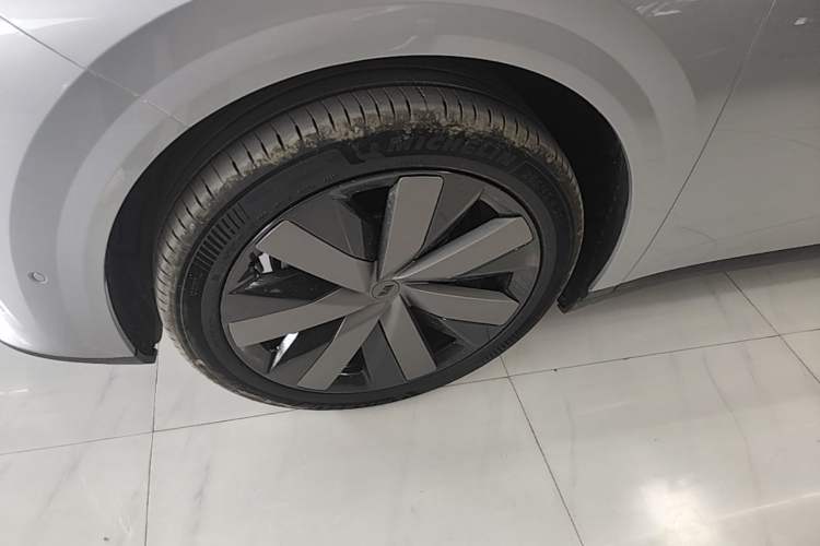Used Li Auto i8 2025 Model Standard Version Exterior 4