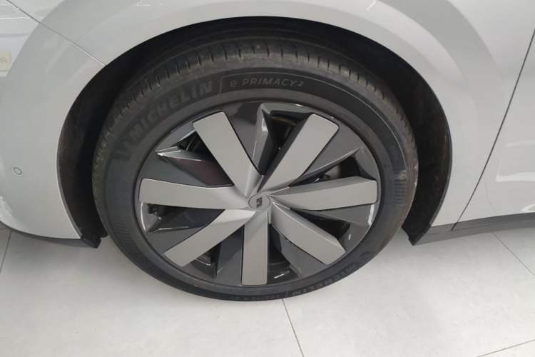Used Li Auto i8 2025 Model Standard Version Exterior 4