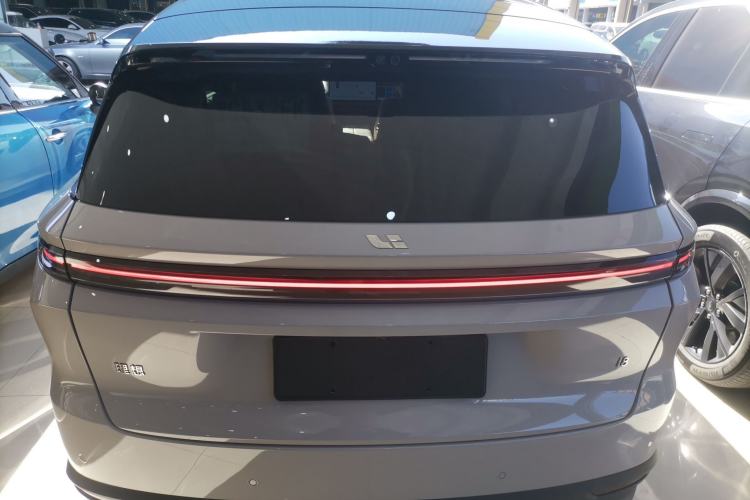 Used Li Auto i8 2025 Model Standard Version Exterior 4