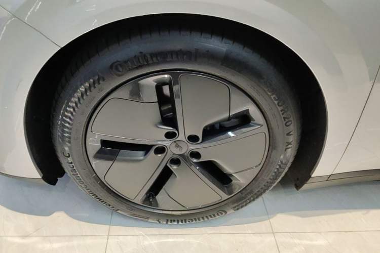 Used Li Auto i8 2025 Model Standard Version Exterior 4