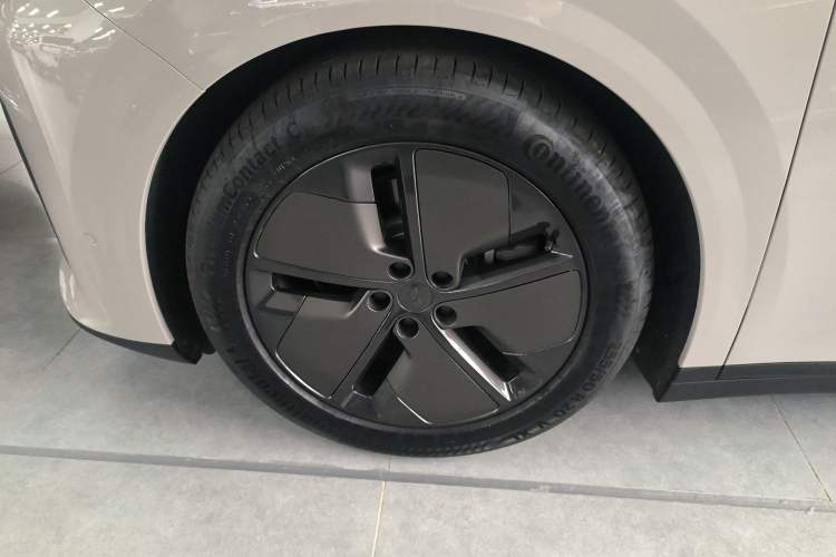Used Li Auto i8 2025 Model Standard Version Exterior 4