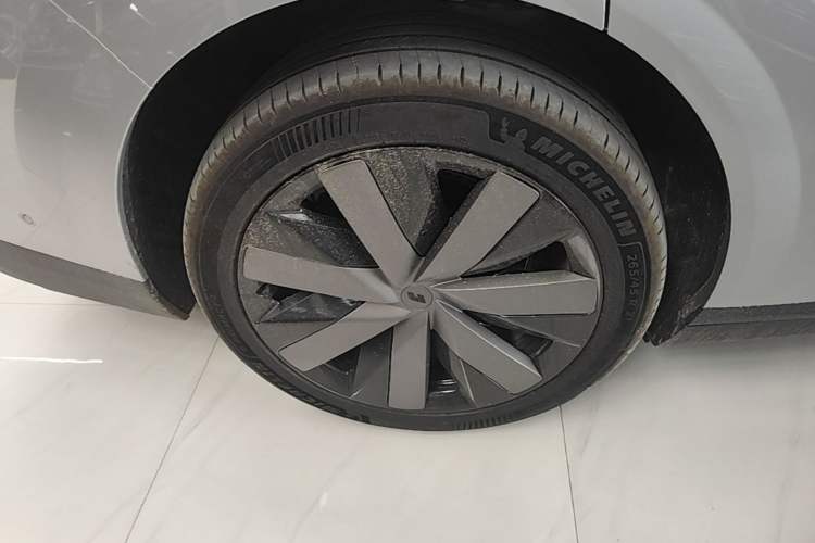 Used Li Auto i8 2025 Model Standard Version Exterior 5