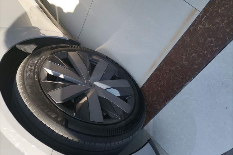 Used Li Auto i8 2025 Model Standard Version Exterior 7