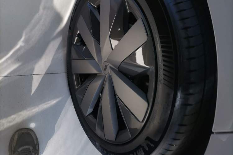 Used Li Auto i8 2025 Model Standard Version Exterior 8