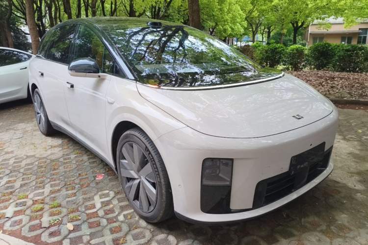 Used Li Auto i8 2025 Model Standard Version Front Right 45 Deg