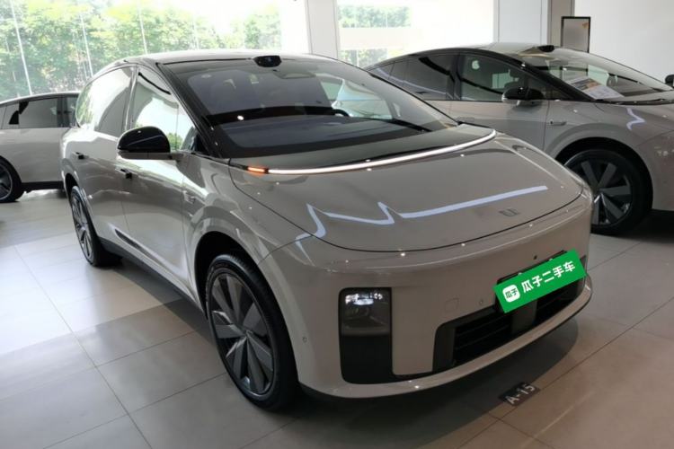 Used Li Auto i8 2025 Model Standard Version Front Right 45 Deg