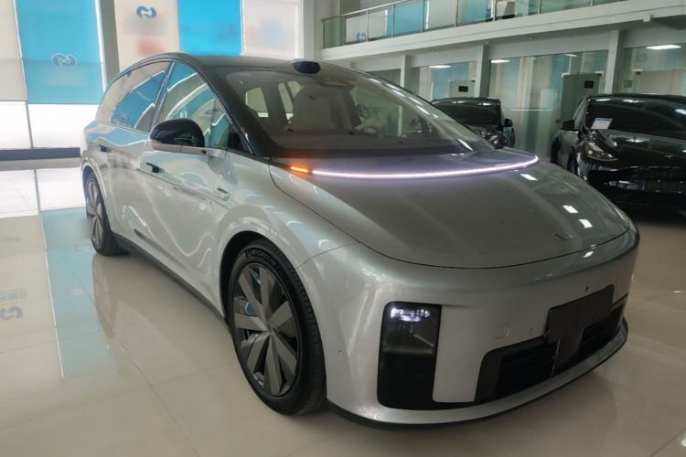 Used Li Auto i8 2025 Model Standard Version Front Right 45 Deg