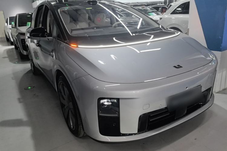 Used Li Auto i8 2025 Model Standard Version Front Right 45 Deg