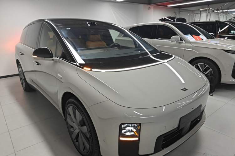 Used Li Auto i8 2025 Model Standard Version Front Right 45 Deg