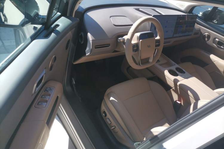Used Li Auto i8 2025 Model Standard Version Interior 3