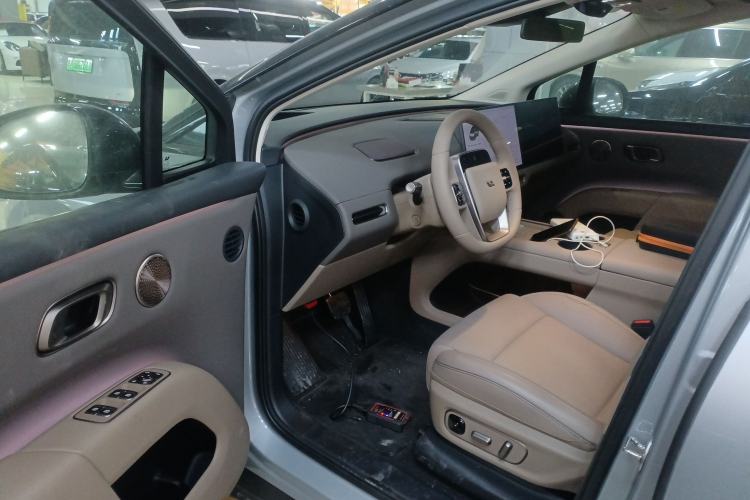Used Li Auto i8 2025 Model Standard Version Interior 3