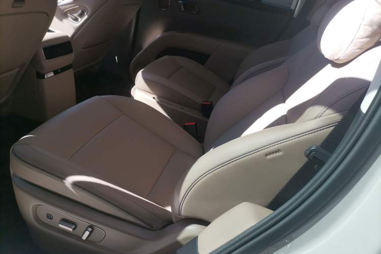 Used Li Auto i8 2025 Model Standard Version Interior 4