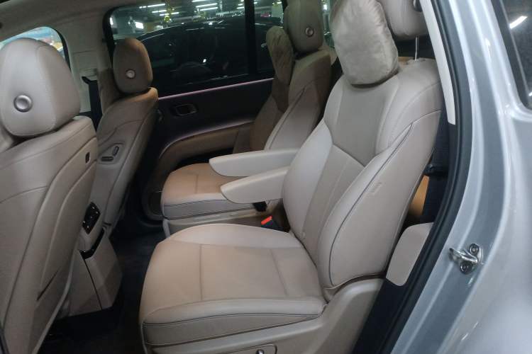 Used Li Auto i8 2025 Model Standard Version Interior 4