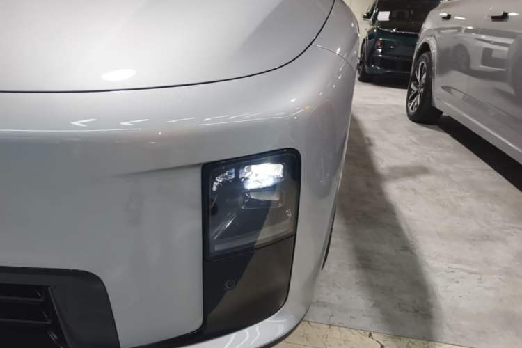 Used Li Auto i8 2025 Model Standard Version Left Front Headlight