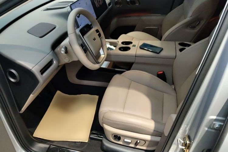 Used Li Auto i8 2025 Model Standard Version Left Front Seat