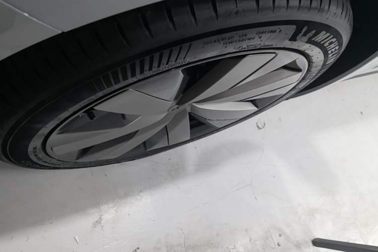 Used Li Auto i8 2025 Model Standard Version Left Front Wheel Hub