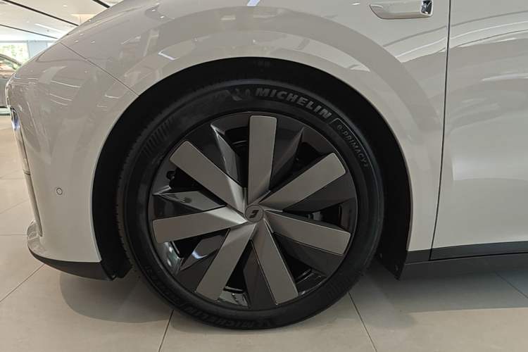 Used Li Auto i8 2025 Model Standard Version Left Front Wheel Hub