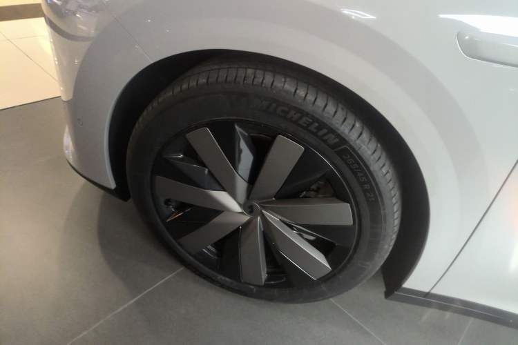 Used Li Auto i8 2025 Model Standard Version Left Front Wheel Hub