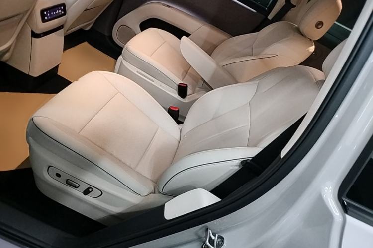 Used Li Auto i8 2025 Model Standard Version Left Rear Seat