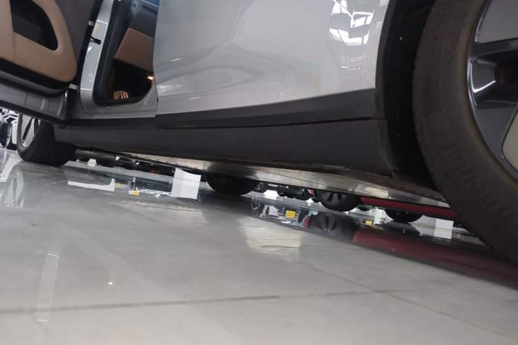 Used Li Auto i8 2025 Model Standard Version Left Side Sill