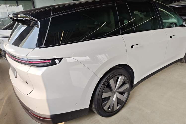Used Li Auto i8 2025 Model Standard Version Rear Right 45 Deg