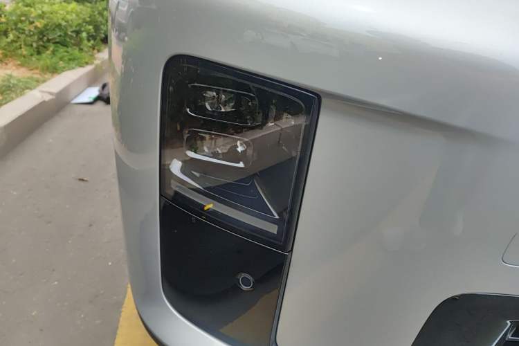 Used Li Auto i8 2025 Model Standard Version Right Front Headlight