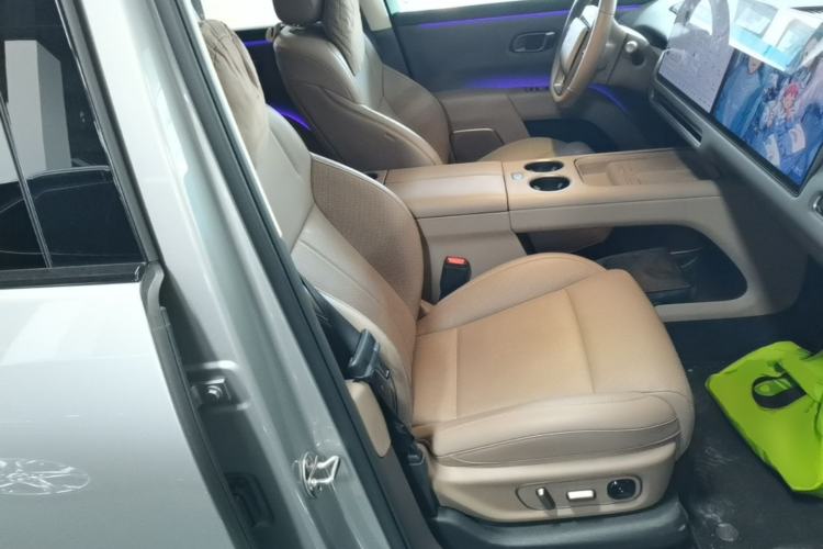 Used Li Auto i8 2025 Model Standard Version Right Front Seat