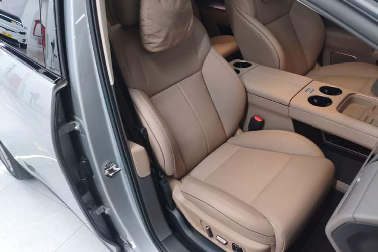 Used Li Auto i8 2025 Model Standard Version Right Front Seat