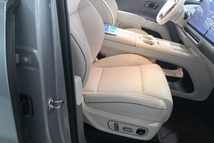 Used Li Auto i8 2025 Model Standard Version Right Front Seat