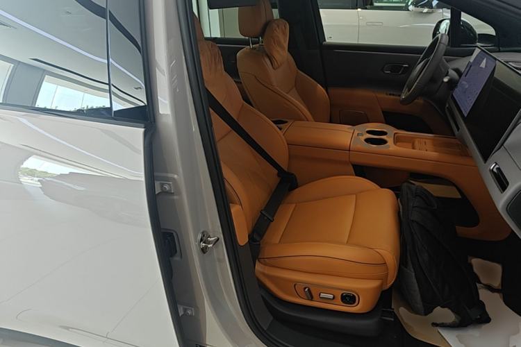 Used Li Auto i8 2025 Model Standard Version Right Front Seat