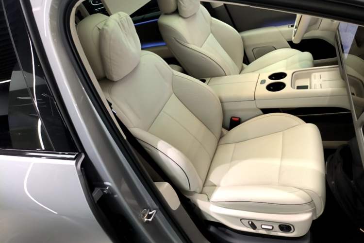 Used Li Auto i8 2025 Model Standard Version Right Front Seat