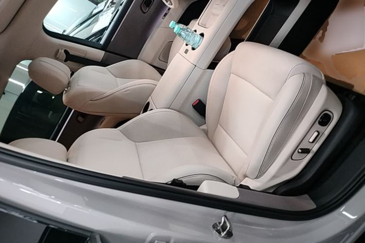 Used Li Auto i8 2025 Model Standard Version Right Front Seat