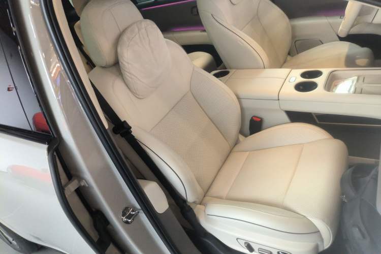 Used Li Auto i8 2025 Model Standard Version Right Front Seat