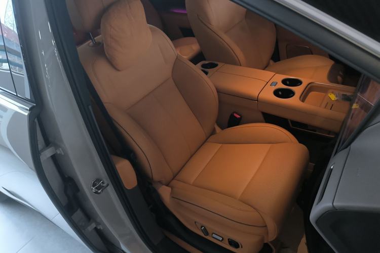 Used Li Auto i8 2025 Model Standard Version Right Front Seat