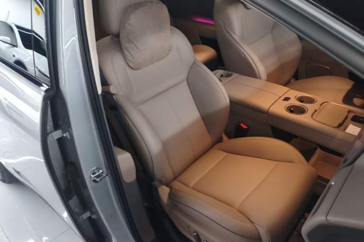 Used Li Auto i8 2025 Model Standard Version Right Front Seat