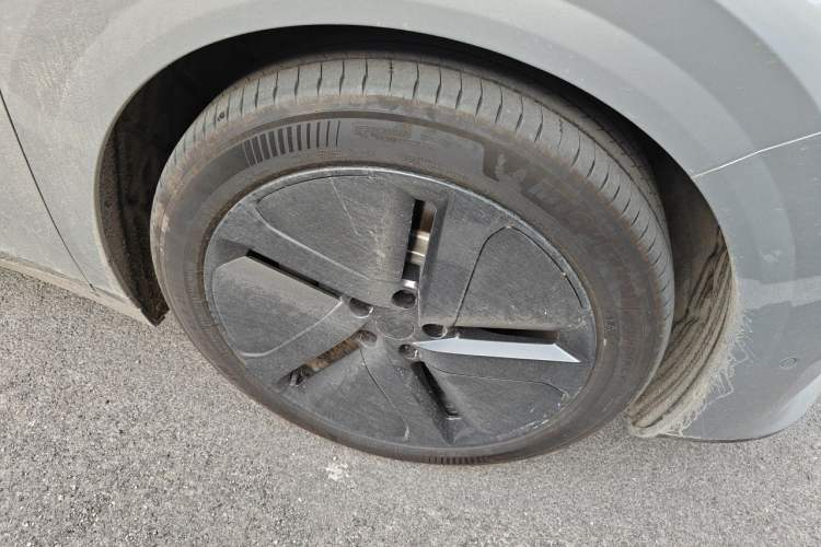 Used Li Auto i8 2025 Model Standard Version Right Front Wheel Hub