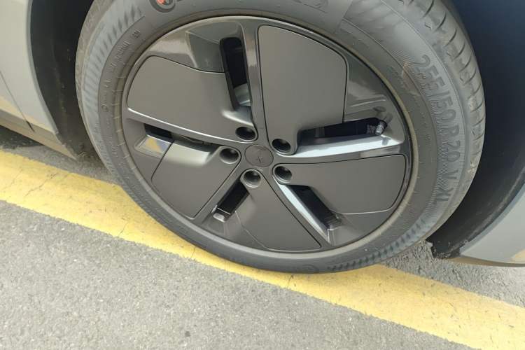 Used Li Auto i8 2025 Model Standard Version Right Front Wheel Hub