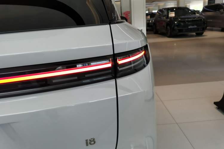 Used Li Auto i8 2025 Model Standard Version Right Rear Taillight