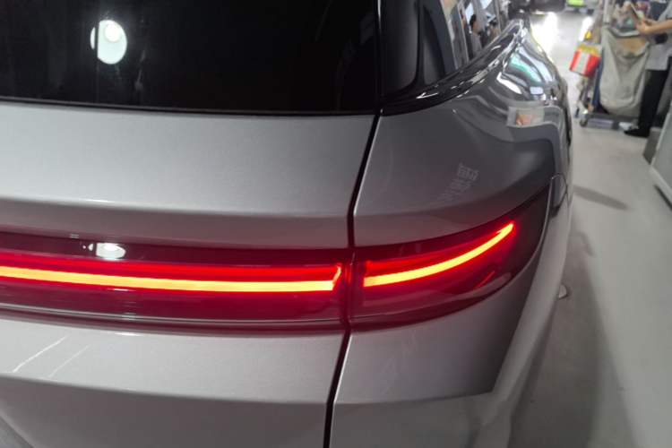 Used Li Auto i8 2025 Model Standard Version Right Rear Taillight