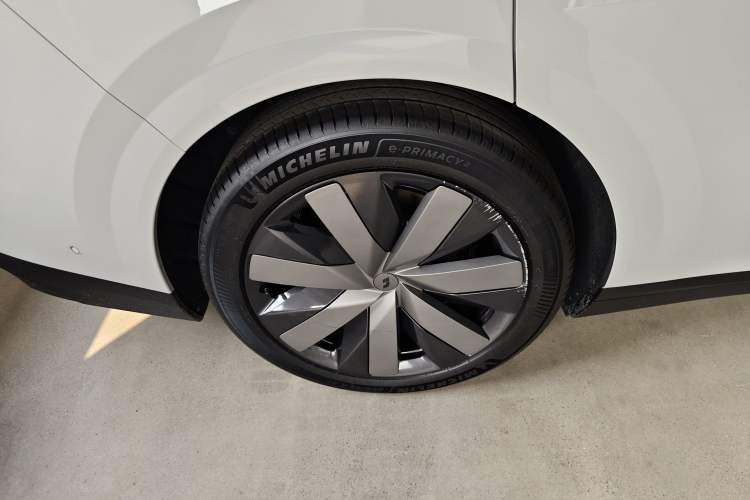 Used Li Auto i8 2025 Model Standard Version Right Rear Wheel Hub
