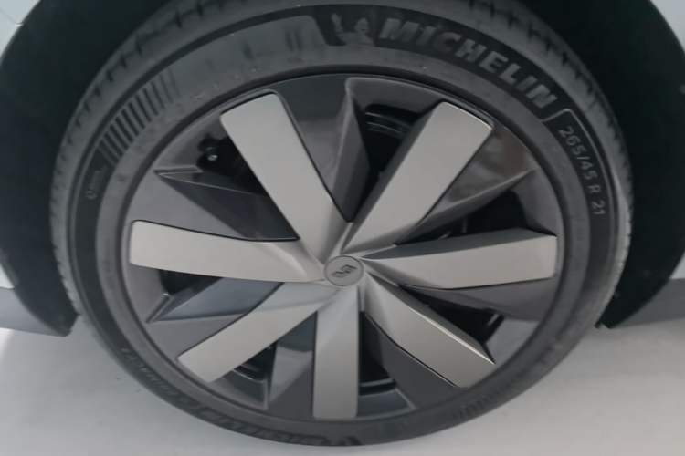 Used Li Auto i8 2025 Model Standard Version Right Rear Wheel Hub
