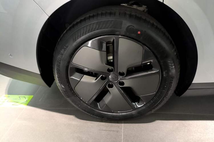Used Li Auto i8 2025 Model Standard Version Right Rear Wheel Hub