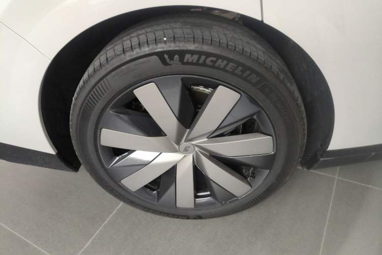 Used Li Auto i8 2025 Model Standard Version Right Rear Wheel Hub