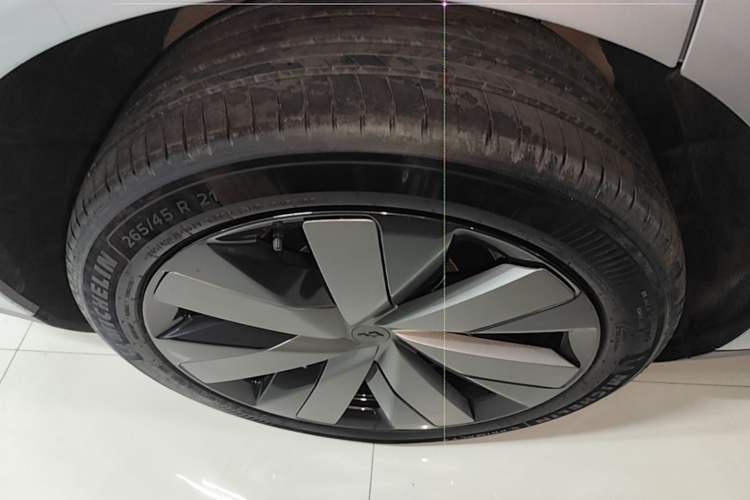 Used Li Auto i8 2025 Model Standard Version Right Rear Wheel Hub