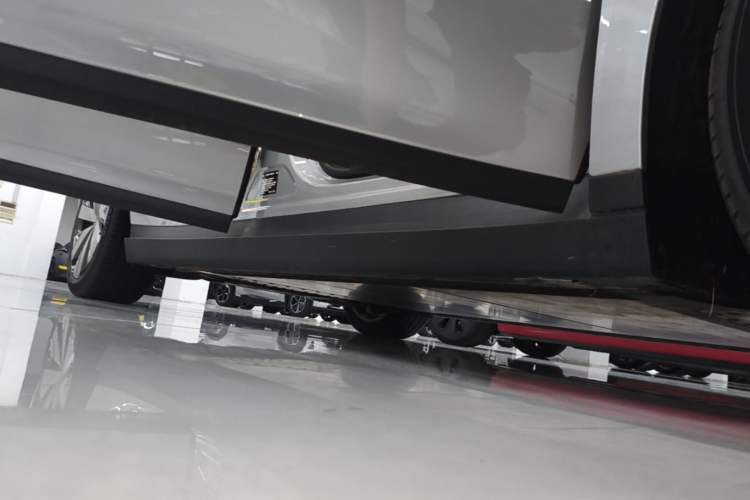 Used Li Auto i8 2025 Model Standard Version Right Side Sill