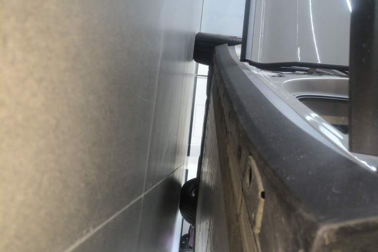 Used Li Auto i8 2025 Model Standard Version Right Side Sill